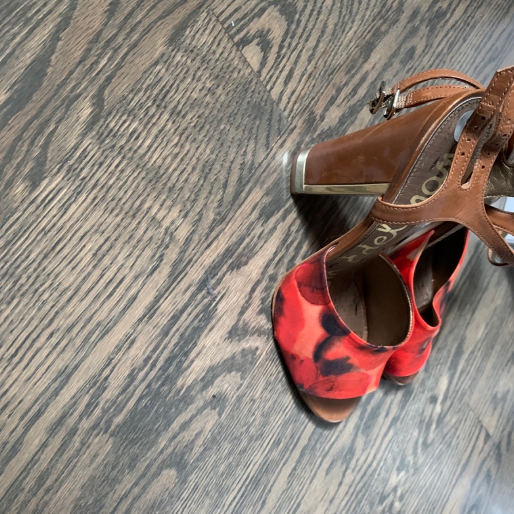 Shoes - Picture 2 of 3